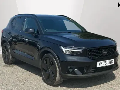 Usado Volvo XC40 Plus 197 CV (144 kW) 2025 Negro SUV