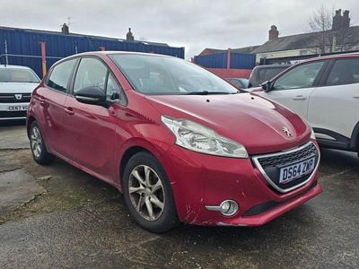 Used Peugeot 208 Active 70 HP (51 kW) 2014 Red Hatchback