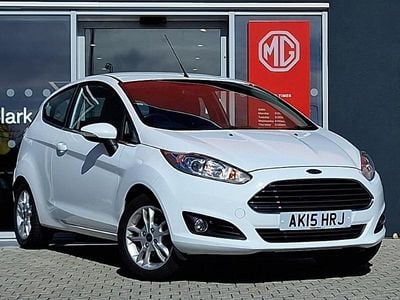 Used Ford Fiesta Zetec 2015 White Hatchback