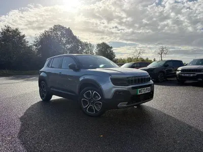 Begagnad Jeep Avenger EV 113 kW (154 HK) 2024 Grå SUV
