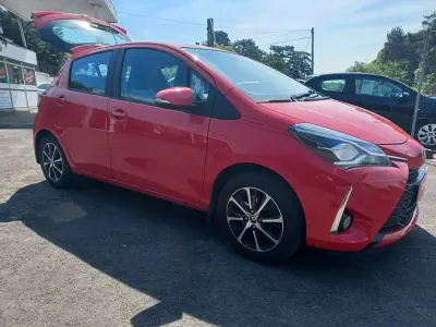 Begagnad Toyota Yaris 2018 Röd Halvkombi