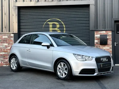 Usado Audi A1 Prestige 86 CV (63 kW) 2011 Plateado Utilitario