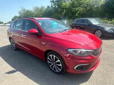 Used Fiat Tipo Lounge 120 HP (88 kW) 2017 Red Estate