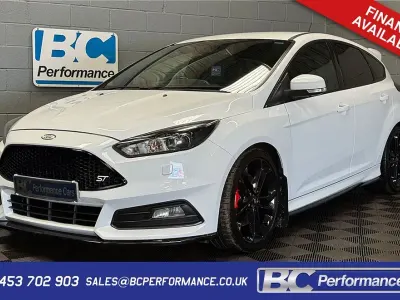 Used Ford Focus ST 250 HP (183 kW) 2017 White Hatchback