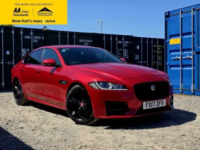 Używany Jaguar XF R-Sport 180 KM (132 kW) 2017 Czerwony Sedan/Limuzyna