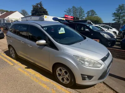 Usado Ford Grand C-Max Zetec 115 HP (84 kW) 2012 Prateado Monovolume
