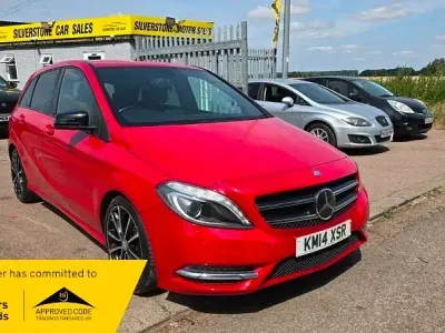Used Mercedes B180 109 HP (80 kW) 2014 Red Hatchback