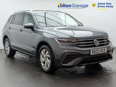 Begagnad VW Tiguan Life 2023 Grå SUV