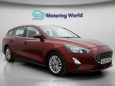 Używany Ford Focus Titanium 120 KM (88 kW) 2020 Czerwony Kombi