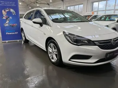 Używany Vauxhall Astra Design Edition 136 KM (100 kW) 2019 Biały Kombi