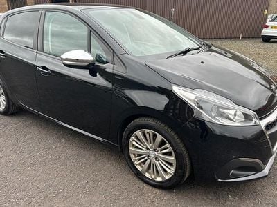 Used Peugeot 208 Signature Sky 82 HP (60 kW) 2019 Black Hatchback