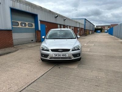 Silver Used 2006 Ford Focus Zetec Hatchback | £999 (A bit pricey)