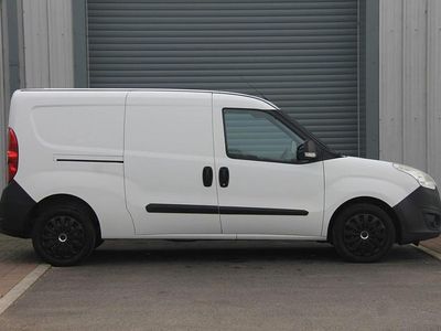 Used Vauxhall Combo 2016 White MPV