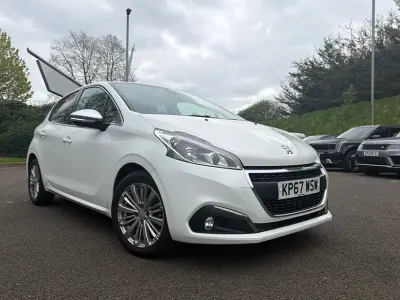 Second-hand Peugeot 208 Allure 2017 Alb Hatchback