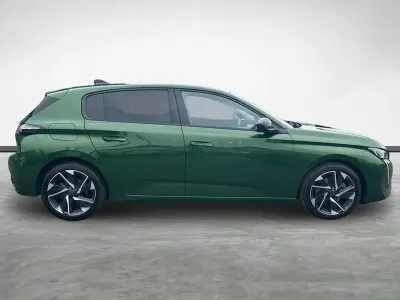 Used Peugeot 308 Allure Premium 129 HP (94 kW) 2023 Green Hatchback