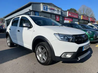Begagnad Dacia Sandero Essentiel 2019 Vit Halvkombi