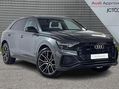 Begagnad Audi Q8 Black Edition 286 HK (210 kW) 2023 Grå SUV