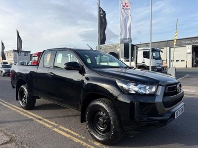 Used Toyota HiLux Active 150 HP (110 kW) 2021 Black Pickup