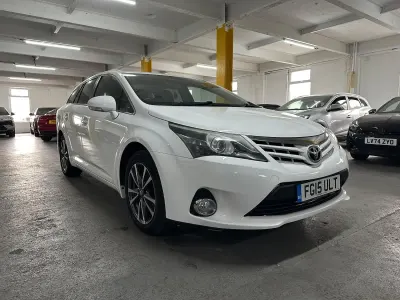 Usado Toyota Avensis Business Edition 2015 Blanco Familiar