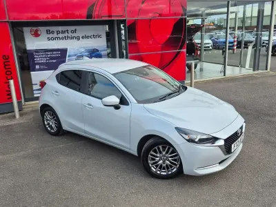 Używany Mazda 2 Inclusive 2021 Srebrny Hatchback