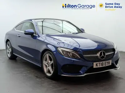 Usado Mercedes C220 AMG Line Premium Plus 170 HP (125 kW) 2018 Azul Coupé