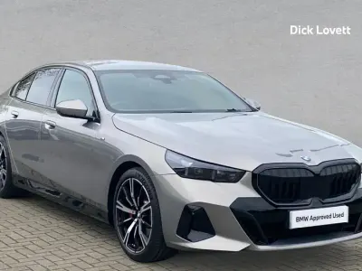 Begagnad BMW 520 M Sport 205 HK (150 kW) 2024 Grå