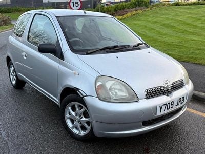 Silver Used 2001 Toyota Yaris Hatchback | £1,994 (Fair price)