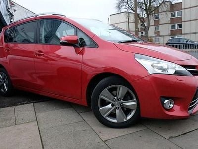 Used Toyota Verso 145 HP (106 kW) 2015 Red MPV