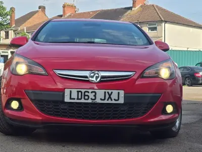 Used Vauxhall Astra GTC SRi 140 HP (102 kW) 2013 Red Hatchback
