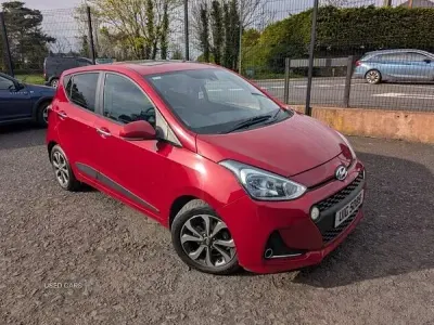 Begagnad Hyundai i10 Premium SE 87 HK (63 kW) 2019 Röd Halvkombi