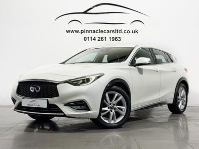 Used Infiniti Q30 Business 109 HP (80 kW) 2017 White Hatchback