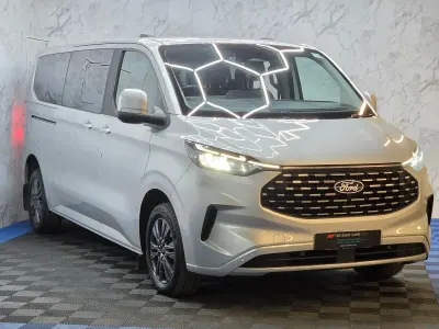 Usado Ford Tourneo Titanium 2024 Prateado Monovolume