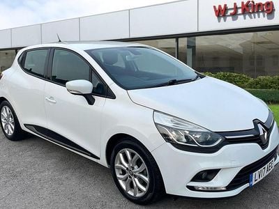 Used Renault Clio IV Dynamique 75 HP (55 kW) 2017 White Hatchback