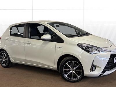 Used Toyota Yaris Hybrid 101 HP (74 kW) 2018 White Hatchback