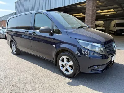 Usado Mercedes Vito Premium 2022 Azul Van