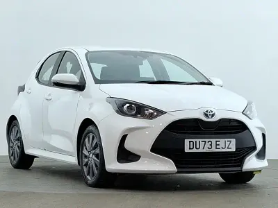 Used Toyota Yaris 116 HP (85 kW) 2023 White Hatchback