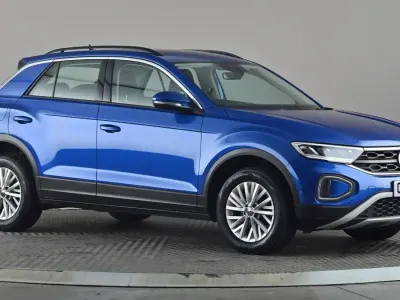 Usado VW T-Roc Life 110 HP (80 kW) 2023 Azul SUV