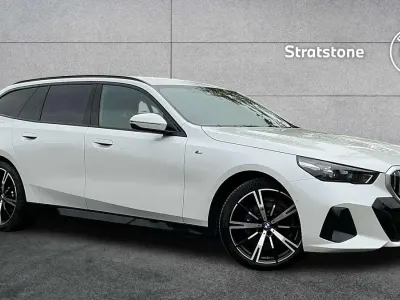 Begagnad BMW 530e M Sport 295 HK (216 kW) 2025 Vit Kombi