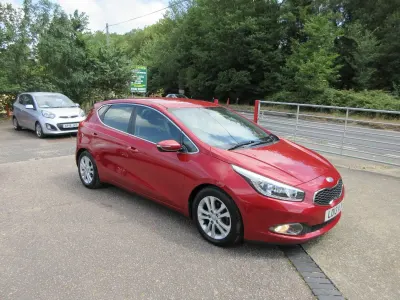 Used Kia Ceed 126 HP (92 kW) 2013 Red Hatchback