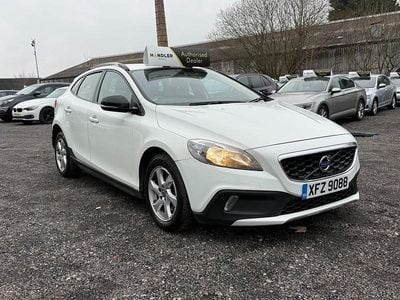 Used Volvo V40 SE 115 HP (84 kW) 2015 White Hatchback