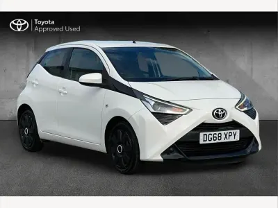 Used Toyota Aygo X-play 71 HP (52 kW) 2018 White Hatchback