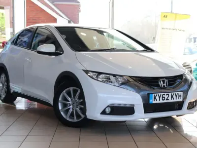 Używany Honda Civic EX 142 KM (104 kW) 2012 Biały Hatchback