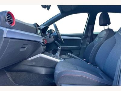Używany Seat Arona FR 110 KM (80 kW) 2023 Srebrny SUV