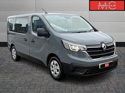 Begagnad Renault Trafic Business 148 HK (108 kW) 2023 Grå Minibuss