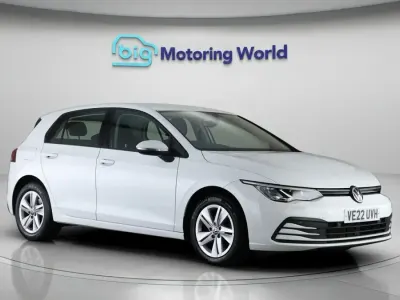 Second-hand VW Golf VIII Life 150 CP (110 kW) 2022 Alb Hatchback