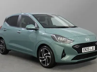 Used Hyundai i10 Premium 79 HP (58 kW) 2025 Mangrove green Hatchback