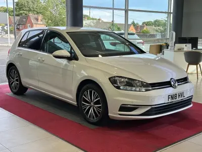 Used VW Golf VII SE 125 HP (91 kW) 2018 White Hatchback