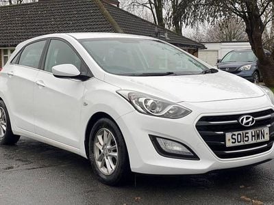 White Used 2015 Hyundai i30 SE Hatchback | £3,600 (Fair price)