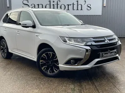 Used Mitsubishi Outlander P-HEV 203 HP (149 kW) 2017 White SUV