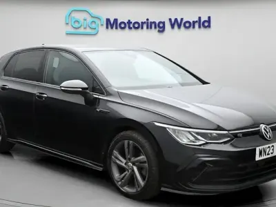 Second-hand VW Golf VIII R-line 150 CP (110 kW) 2023 Negru Hatchback